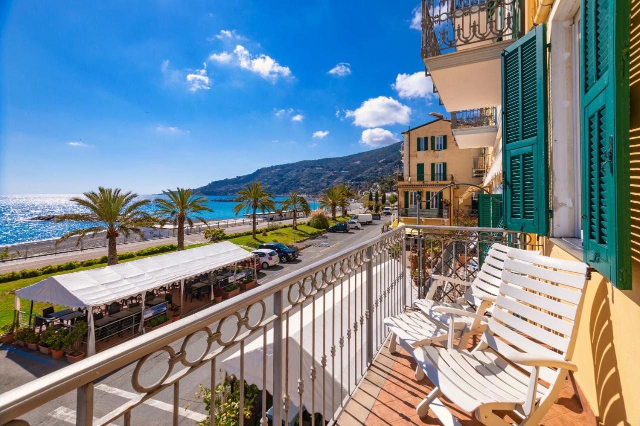 Appartamento Fronte Mare A Ospedaletti By Wonderful Italy 외부 사진