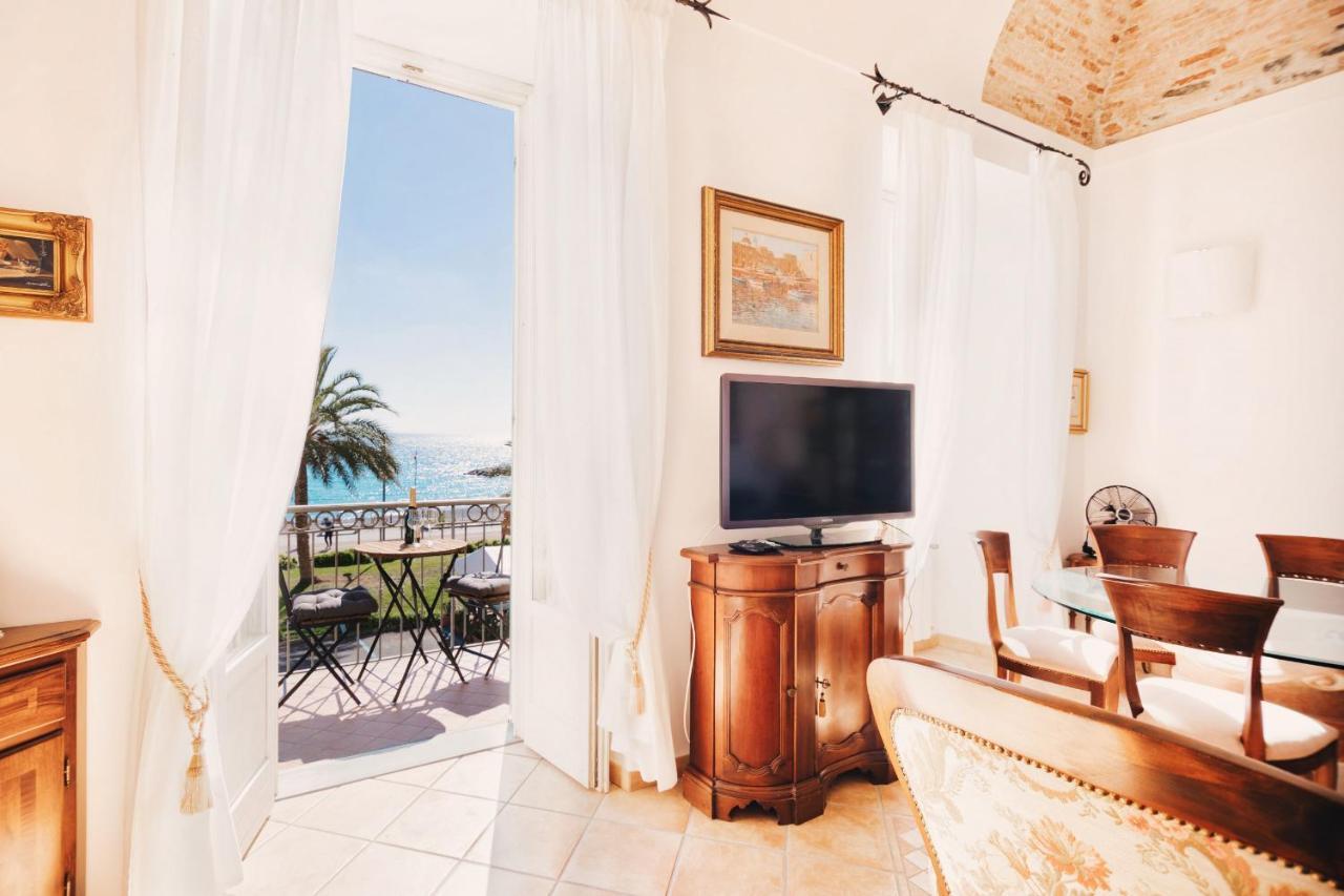 Appartamento Fronte Mare A Ospedaletti By Wonderful Italy 외부 사진