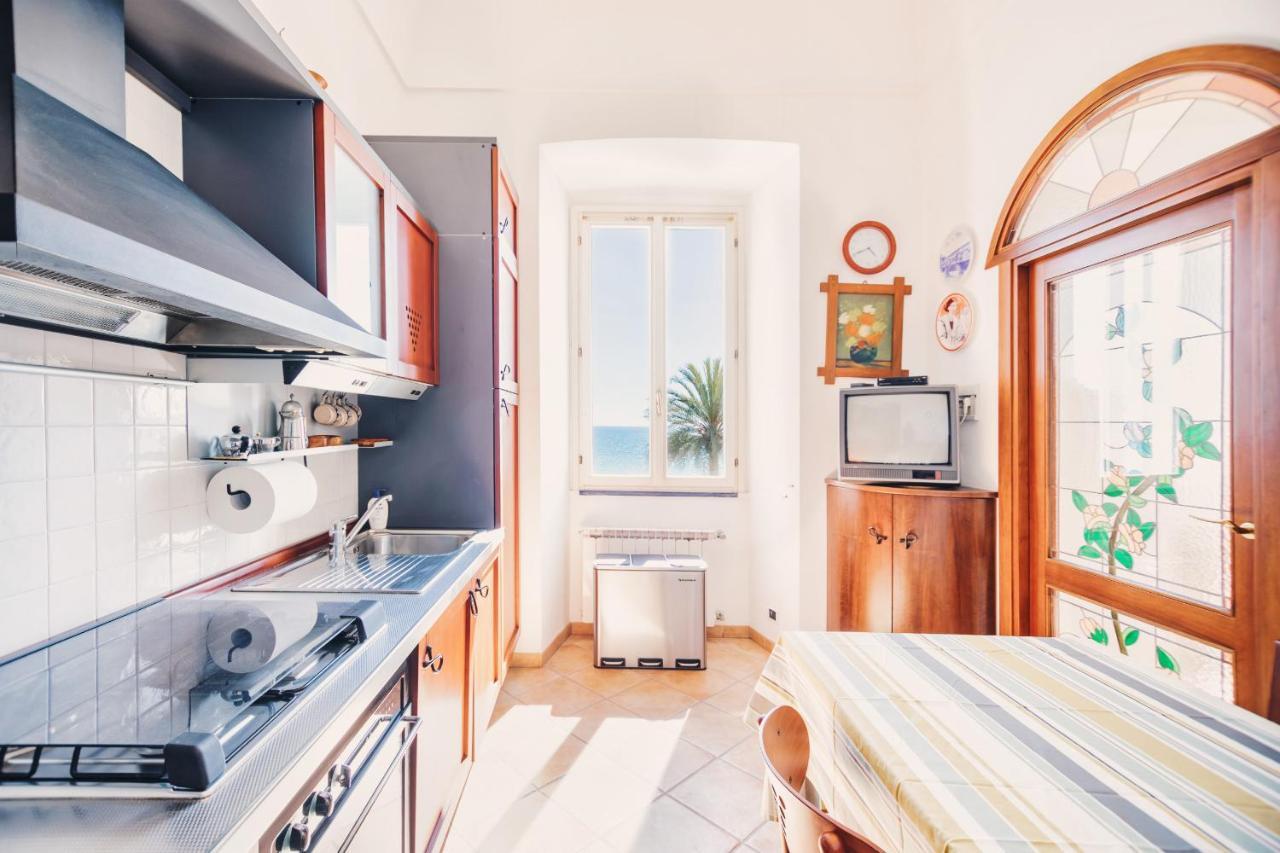 Appartamento Fronte Mare A Ospedaletti By Wonderful Italy 외부 사진