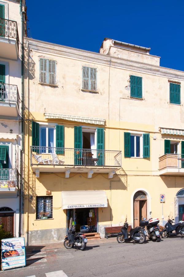 Appartamento Fronte Mare A Ospedaletti By Wonderful Italy 외부 사진